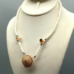 Retro Seashell Heishi Choker with Snail Shell Pendant and Sliced Beads, Vintage